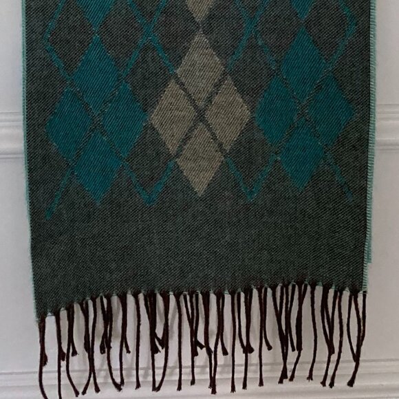 Italian argyle reversible fringed scarf - Picture 9 of 14